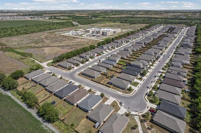 325 Granary DR, Uhland, TX 78640