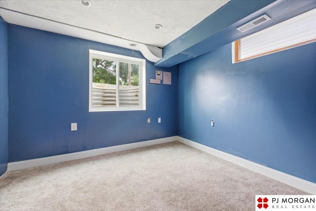 5024 Pierce Street, Omaha, NE 68106