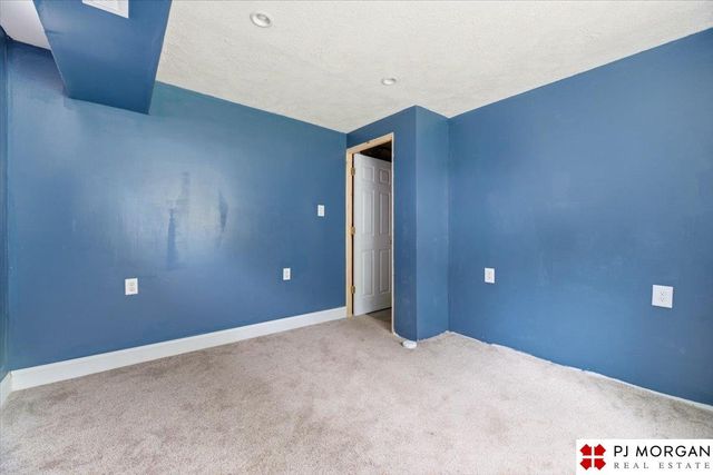 5024 Pierce Street, Omaha, NE 68106
