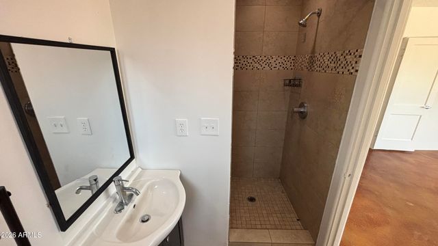 5548 N 12TH Avenue, Phoenix, AZ 85013