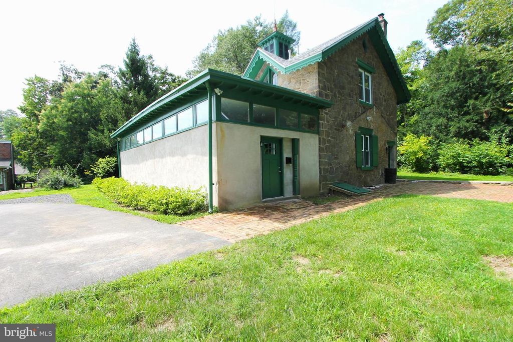 5925 DEVON PL, Philadelphia, PA 19138