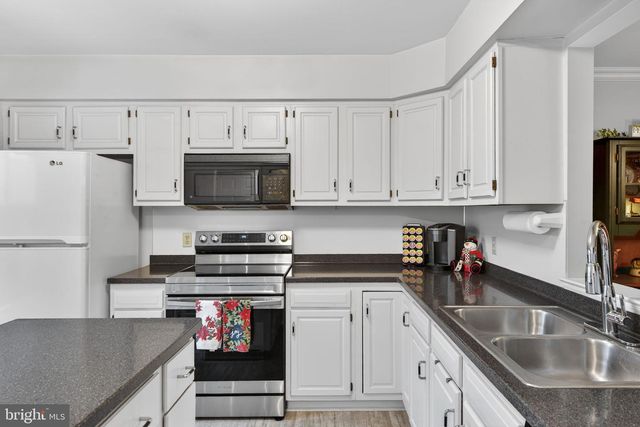 3116 CORNERSTONE DR, Lancaster, PA 17603