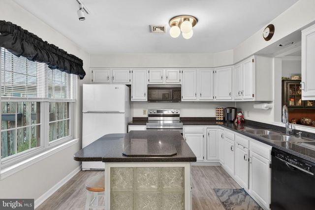 3116 CORNERSTONE DR, Lancaster, PA 17603