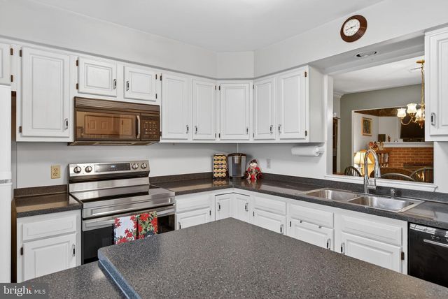 3116 CORNERSTONE DR, Lancaster, PA 17603