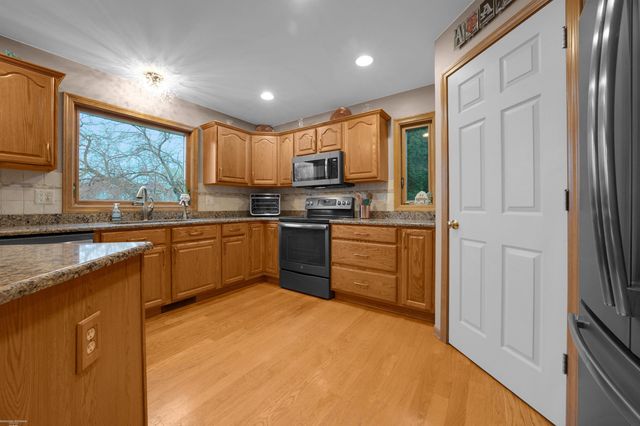72608 Oxal Point, Bruce Twp, MI 48065