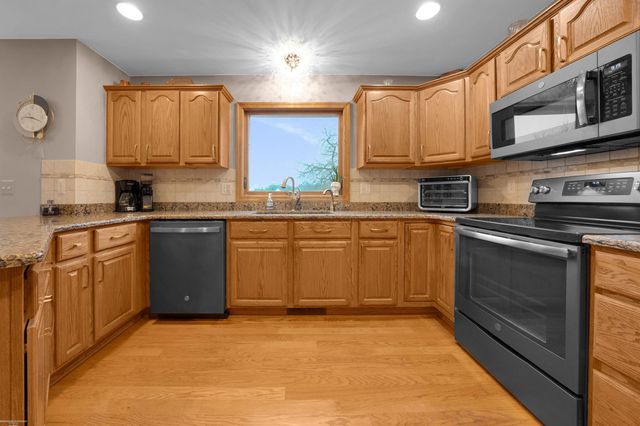 72608 Oxal Point, Bruce Twp, MI 48065