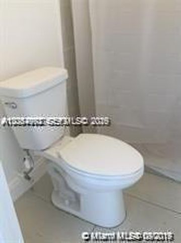 620 NE 178th St B, Miami, FL 33162