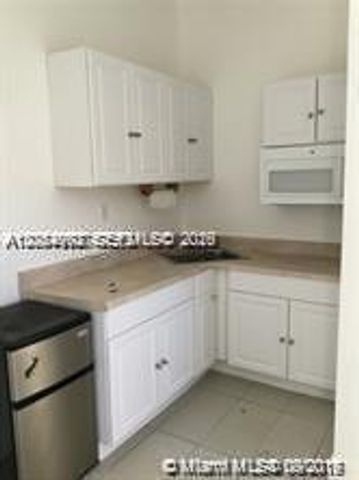 620 NE 178th St B, Miami, FL 33162