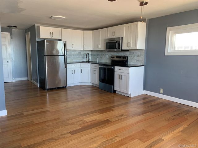 14 Bayville Avenue 5, Bayville, NY 11709