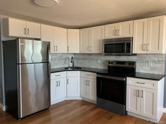 14 Bayville Avenue 5, Bayville, NY 11709
