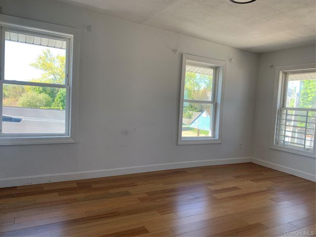 14 Bayville Avenue 5, Bayville, NY 11709