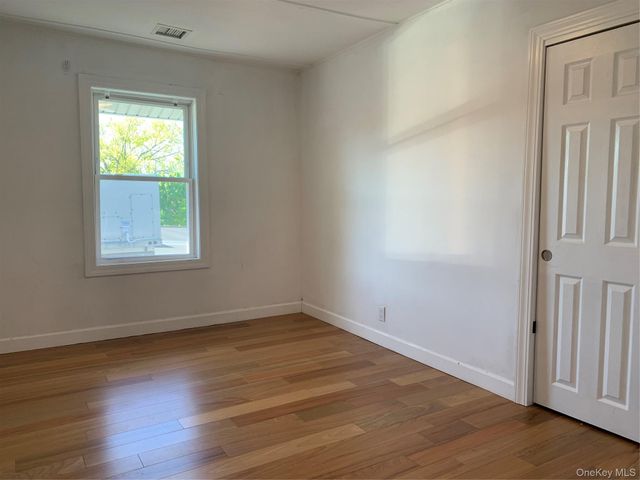 14 Bayville Avenue 5, Bayville, NY 11709