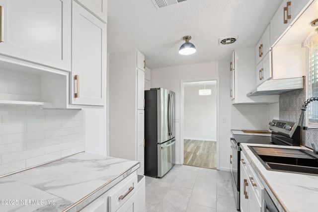 409 SAILFISH Drive E, Atlantic Beach, FL 32233