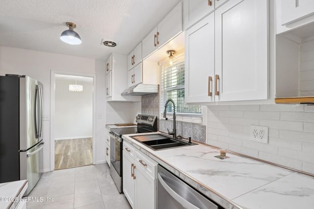 409 SAILFISH Drive E, Atlantic Beach, FL 32233