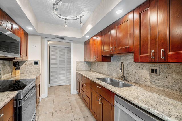 100 SE 5th Avenue 216, Boca Raton, FL 33432