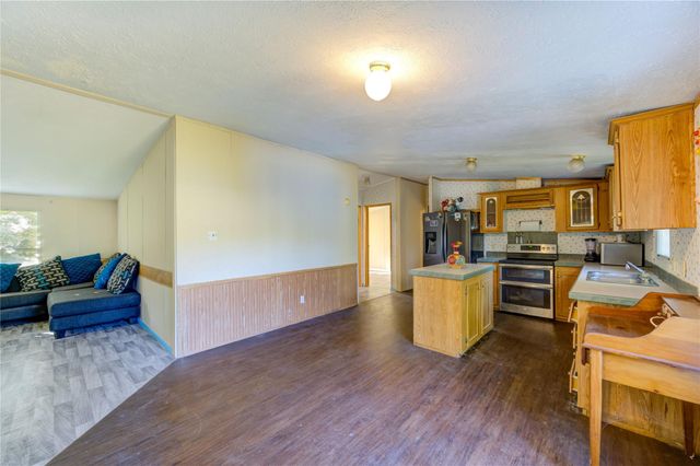 910 County Road 3556, Cleveland, TX 77327