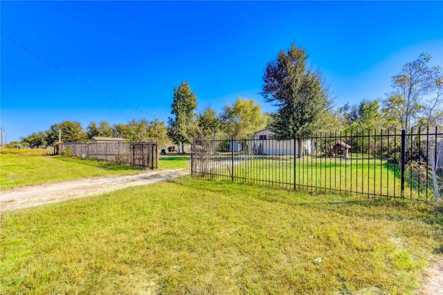 910 County Road 3556, Cleveland, TX 77327