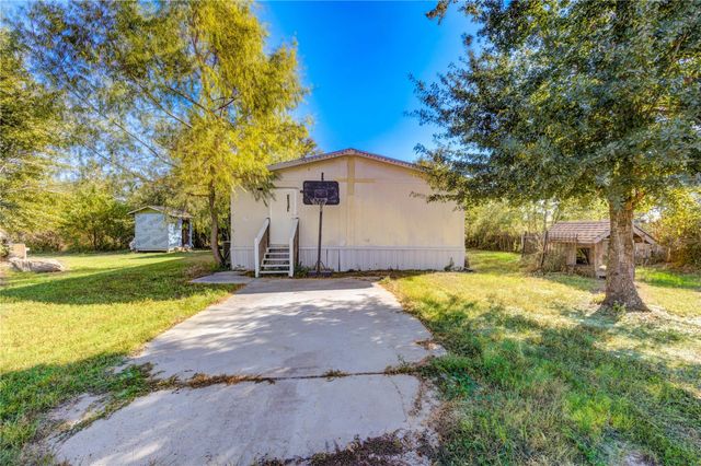 910 County Road 3556, Cleveland, TX 77327