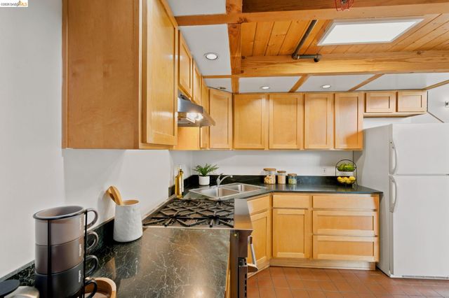 1920 Union St #9, Oakland, CA 94607