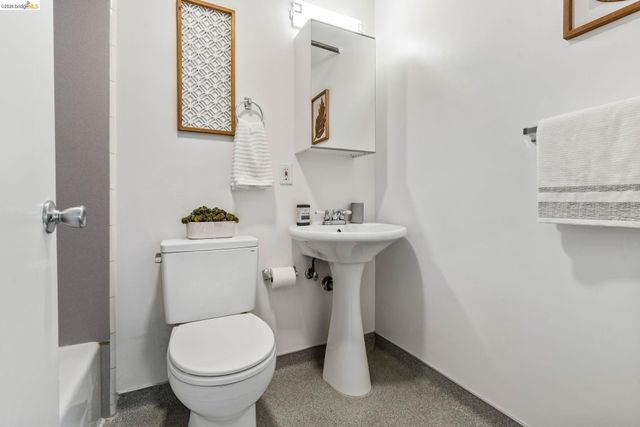 1920 Union St #9, Oakland, CA 94607