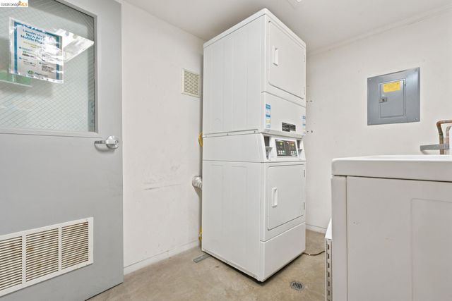 1920 Union St #9, Oakland, CA 94607