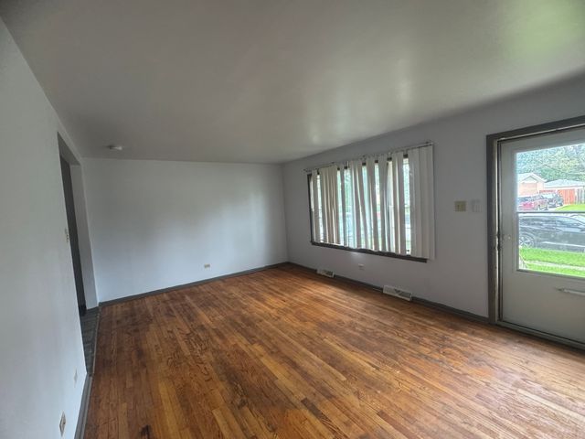 27 W 155th Place, South Holland, IL 60473