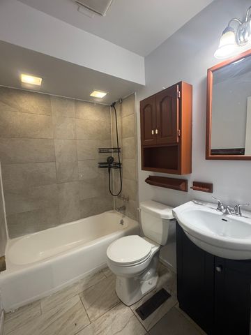 27 W 155th Place, South Holland, IL 60473