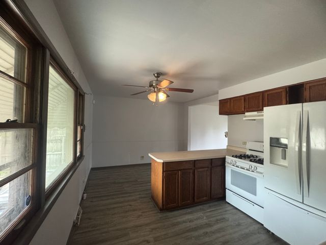 27 W 155th Place, South Holland, IL 60473