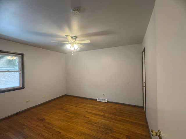 27 W 155th Place, South Holland, IL 60473