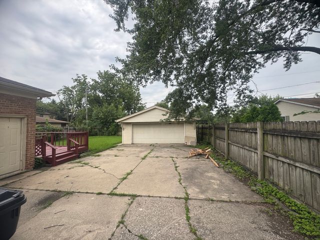 27 W 155th Place, South Holland, IL 60473