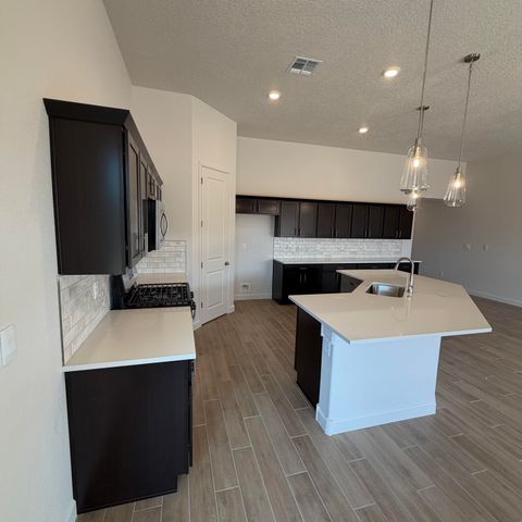 2464 Marble Avenue NE, Rio Rancho, NM 87144