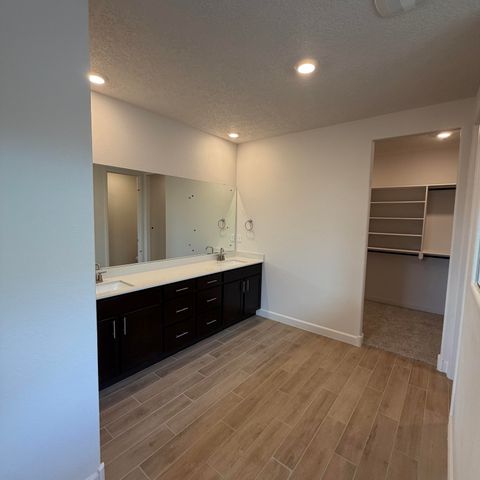 2464 Marble Avenue NE, Rio Rancho, NM 87144
