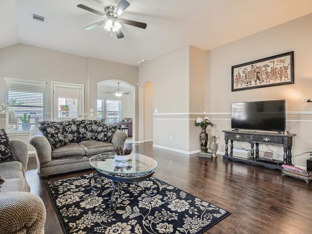 8241 Arezzo DR, Round Rock, TX 78665