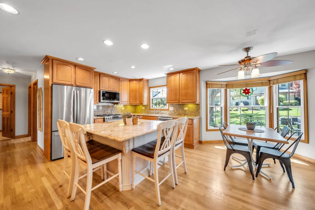Image 18 of property listing at 323 Ford Lane, Bartlett, IL 60103
