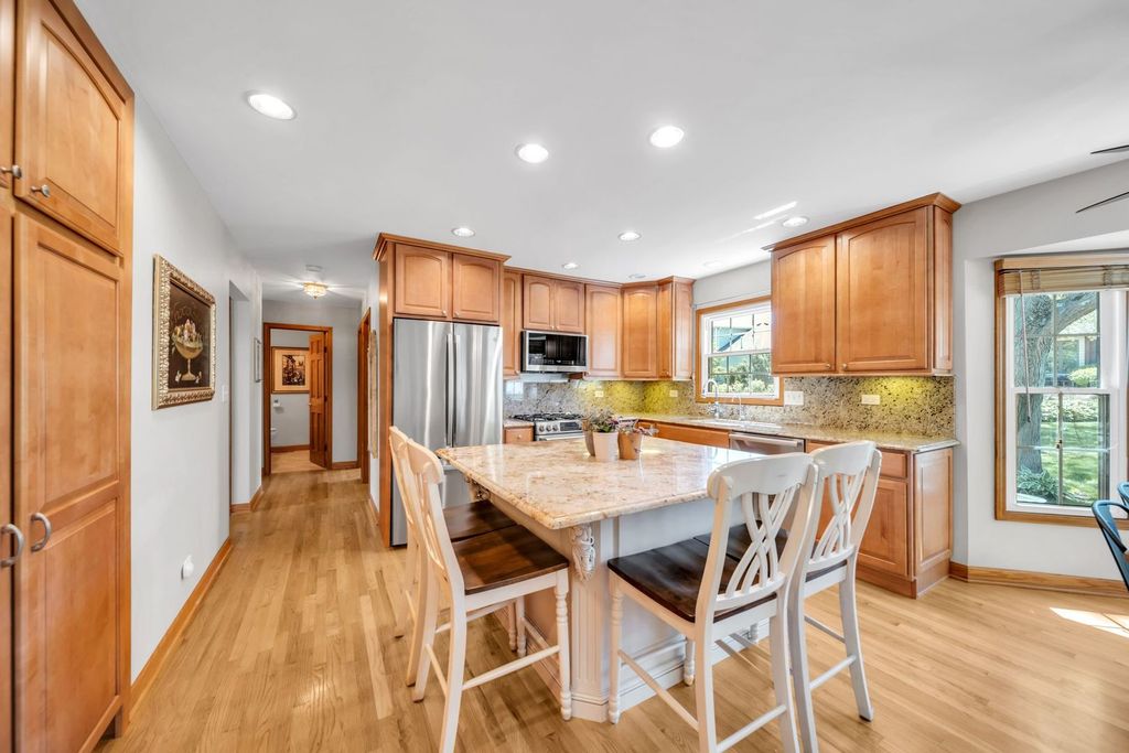 Image 19 of property listing at 323 Ford Lane, Bartlett, IL 60103
