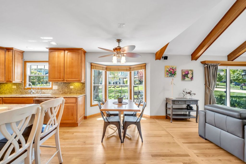 Image 20 of property listing at 323 Ford Lane, Bartlett, IL 60103