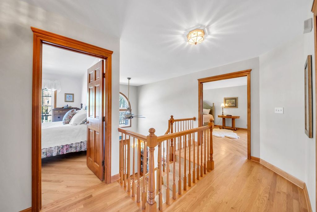 Image 23 of property listing at 323 Ford Lane, Bartlett, IL 60103