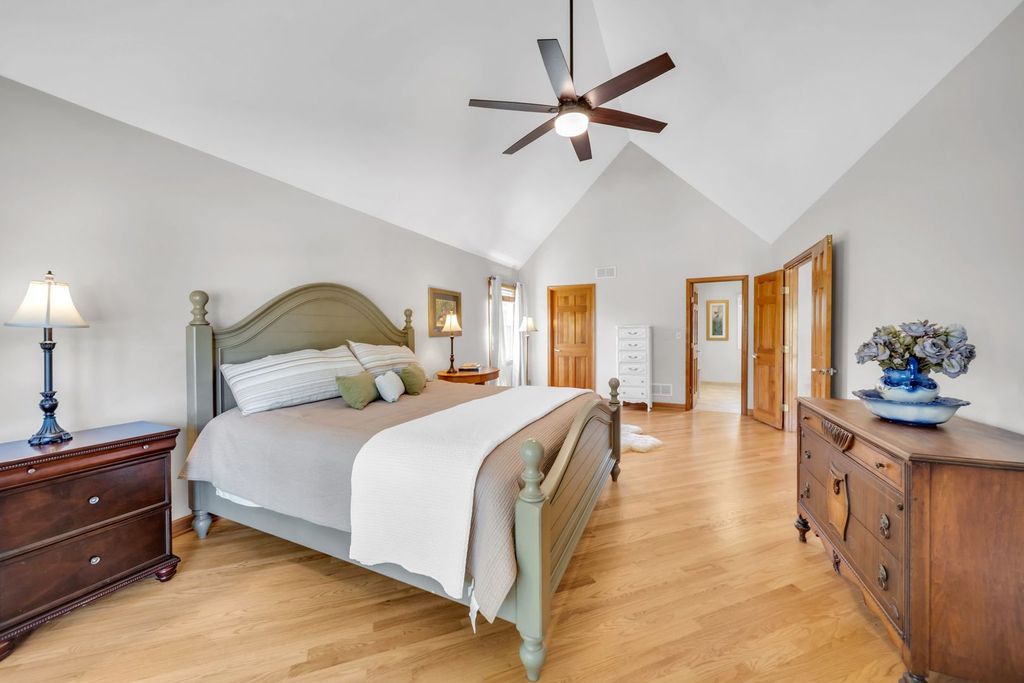 Image 25 of property listing at 323 Ford Lane, Bartlett, IL 60103