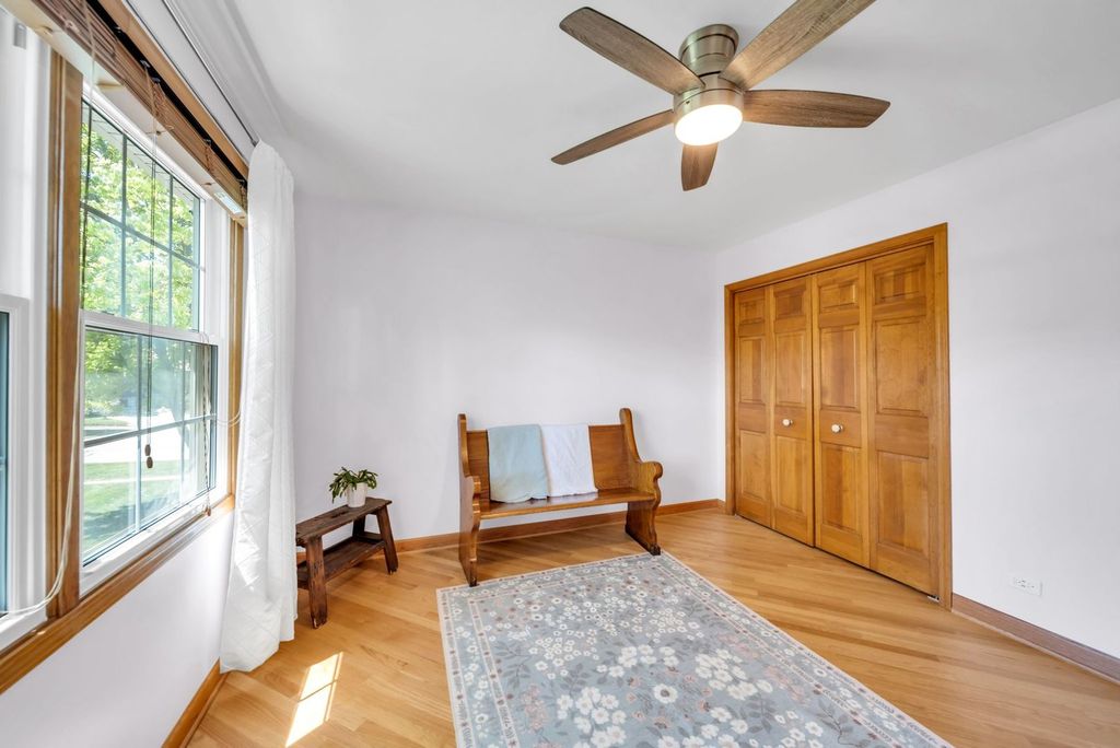 Image 30 of property listing at 323 Ford Lane, Bartlett, IL 60103