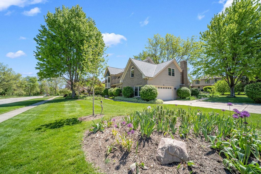 Image 4 of property listing at 323 Ford Lane, Bartlett, IL 60103