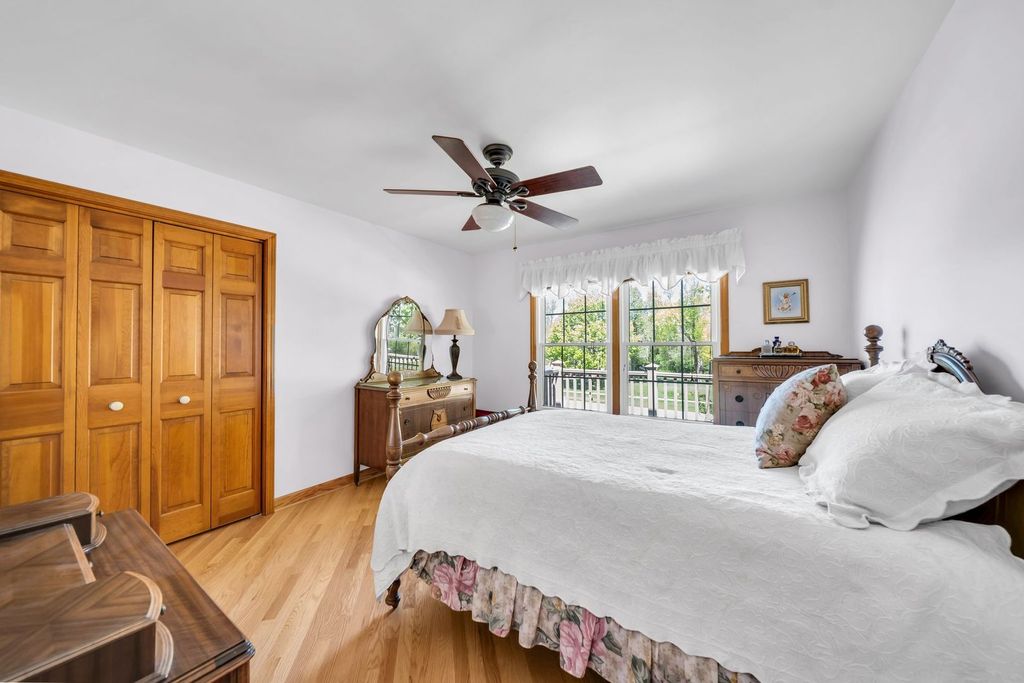 Image 32 of property listing at 323 Ford Lane, Bartlett, IL 60103
