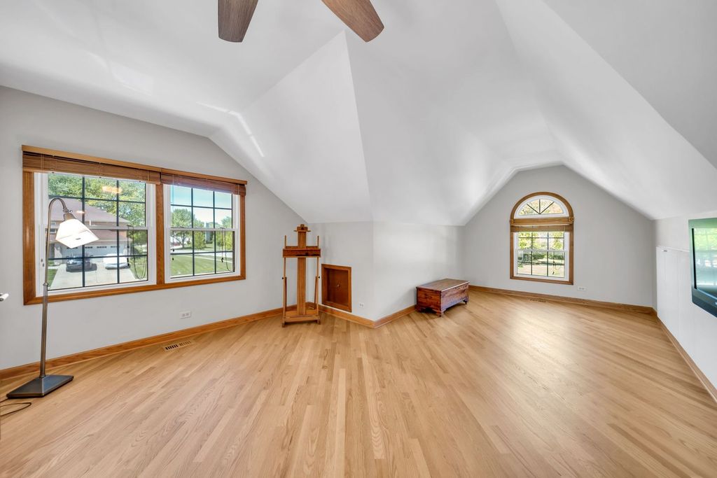 Image 34 of property listing at 323 Ford Lane, Bartlett, IL 60103