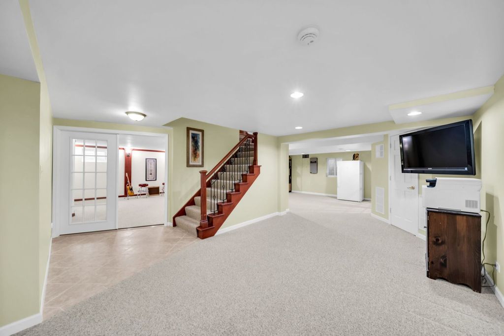 Image 37 of property listing at 323 Ford Lane, Bartlett, IL 60103