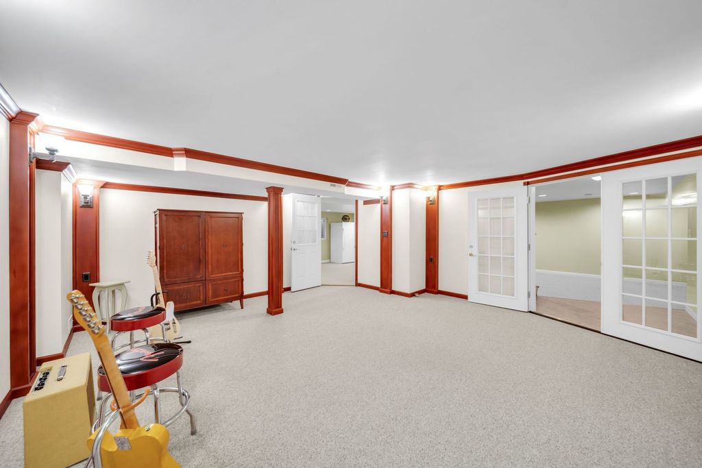 Image 39 of property listing at 323 Ford Lane, Bartlett, IL 60103