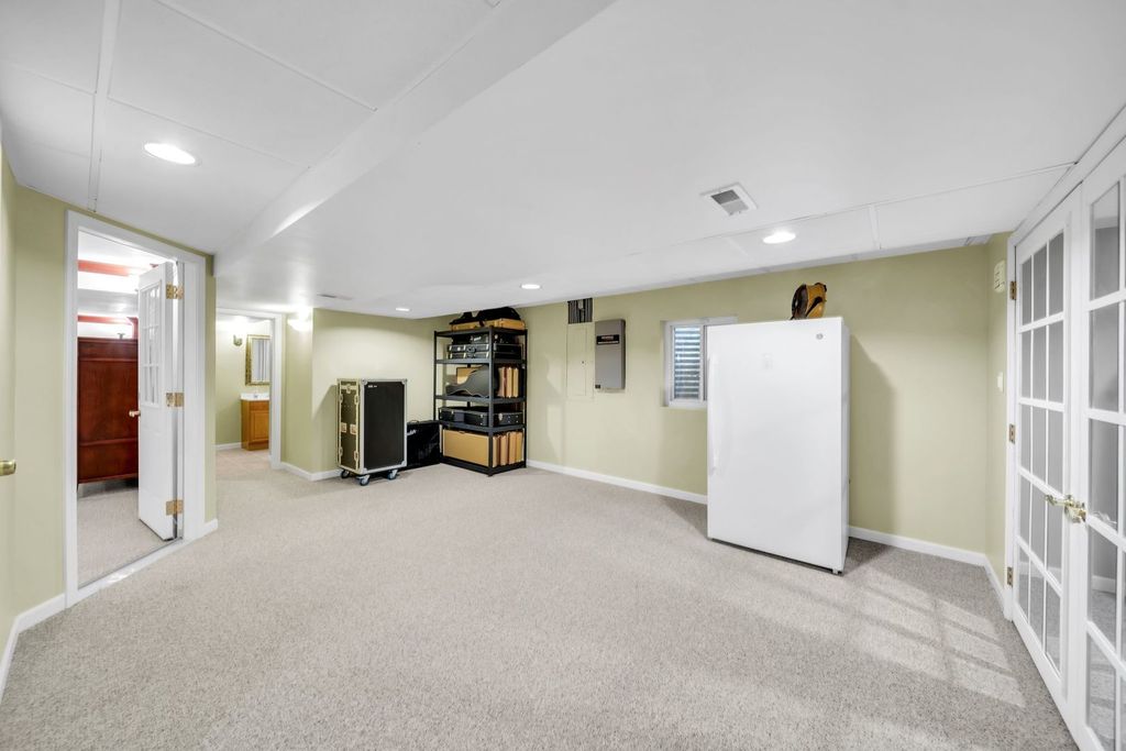 Image 40 of property listing at 323 Ford Lane, Bartlett, IL 60103