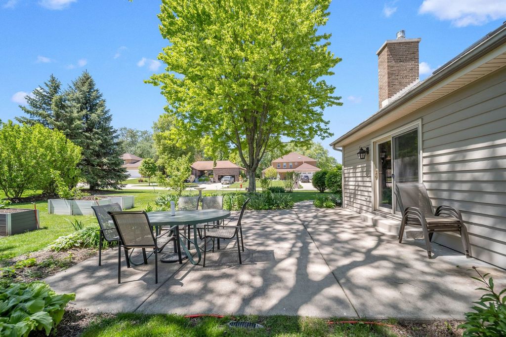 Image 42 of property listing at 323 Ford Lane, Bartlett, IL 60103