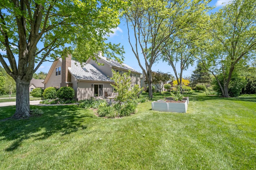 Image 44 of property listing at 323 Ford Lane, Bartlett, IL 60103