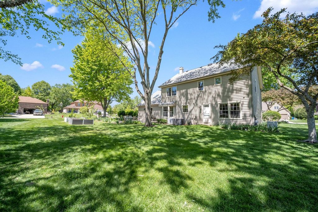 Image 46 of property listing at 323 Ford Lane, Bartlett, IL 60103