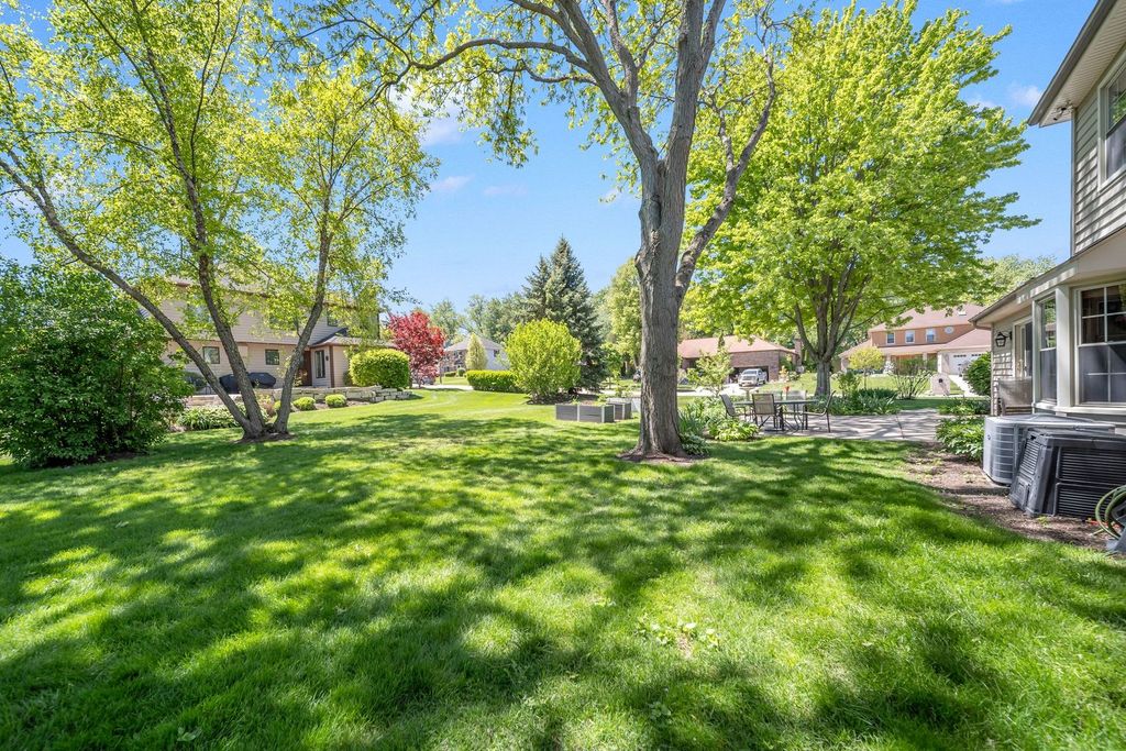 Image 47 of property listing at 323 Ford Lane, Bartlett, IL 60103