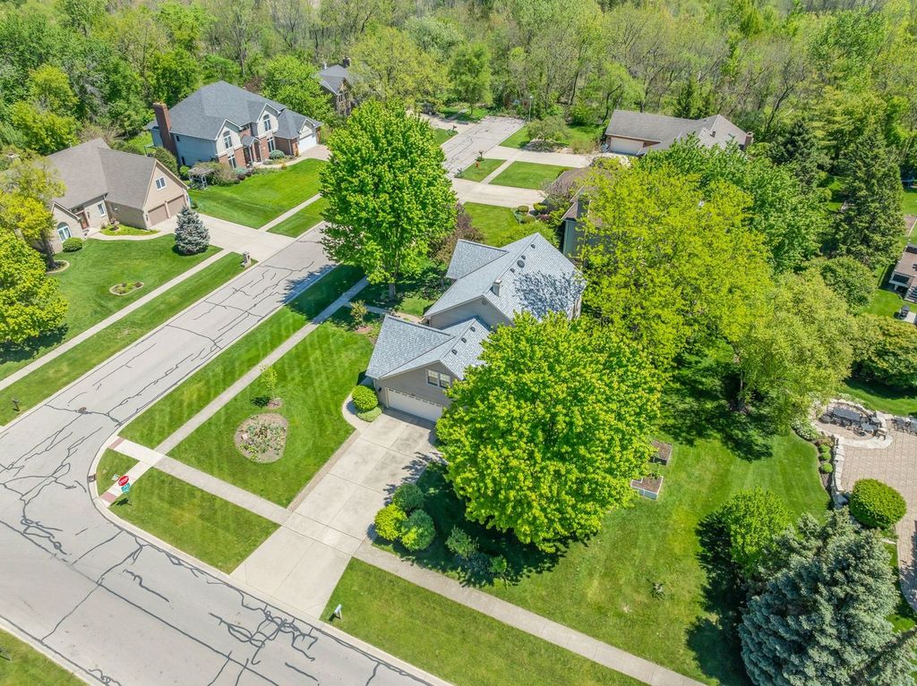 Image 48 of property listing at 323 Ford Lane, Bartlett, IL 60103